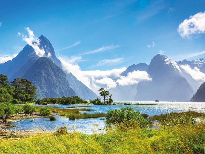 Berge und Seen in neuseeländischem Naturpanorama